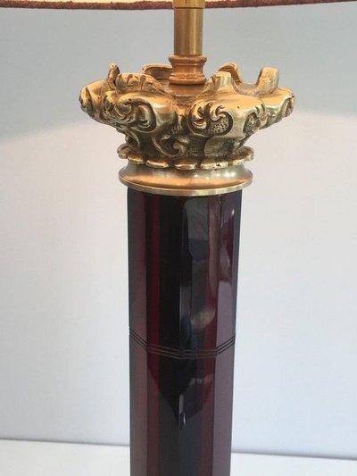 Lampada in bronzo e cristallo rosso scuro. Opera francese di De Cristal & Bronze Paris. Circa 1940