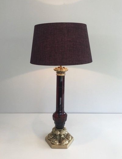 Lampada in bronzo e cristallo rosso scuro. Opera francese di De Cristal & Bronze Paris. Circa 1940