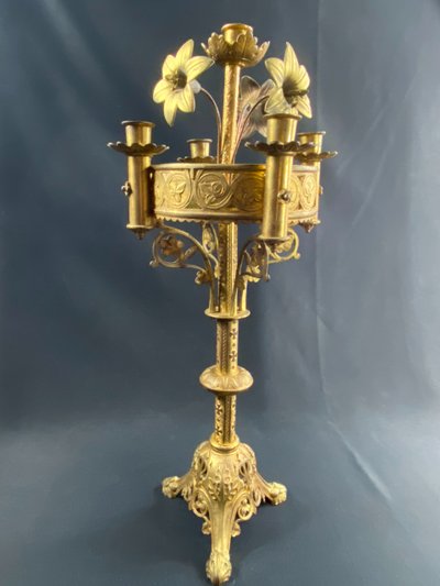 Candeliere da chiesa neogotico in bronzo del XIX secolo