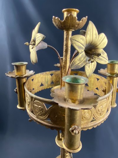 Candeliere da chiesa neogotico in bronzo del XIX secolo