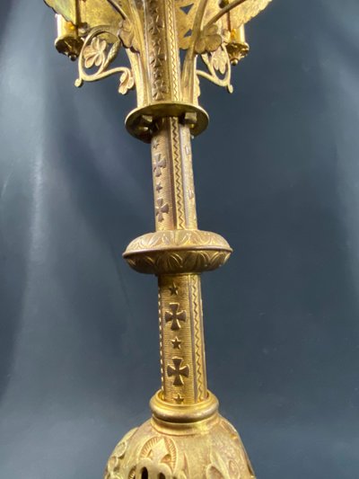 Candeliere da chiesa neogotico in bronzo del XIX secolo