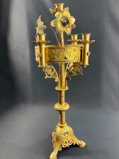 Candeliere da chiesa neogotico in bronzo del XIX secolo