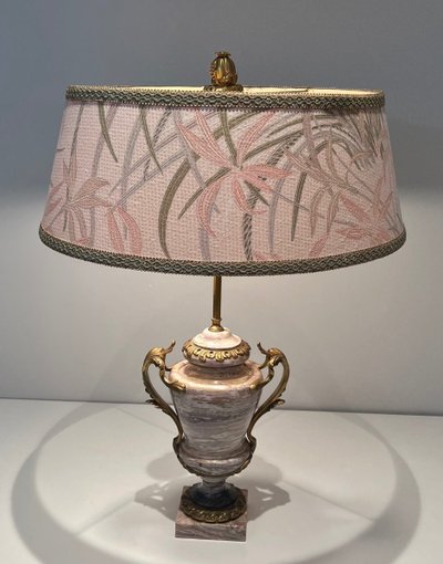 Grande Lampe En Marbre Ornée d'Une Couronne En Bronze à La Base, De Grandes Anses