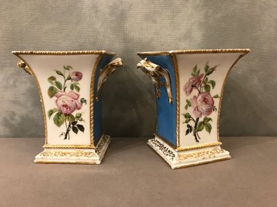 Coppia di vasi in porcellana Vieux Paris del XIX secolo