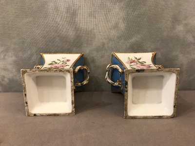 Coppia di vasi in porcellana Vieux Paris del XIX secolo