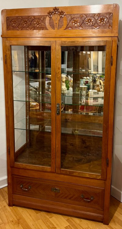 Art Nouveau showcase