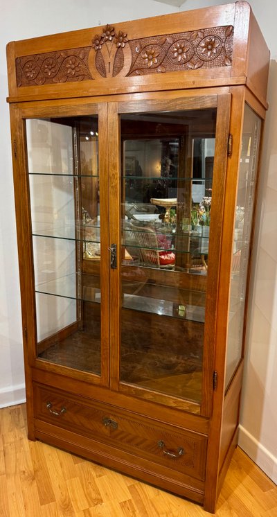 Art Nouveau showcase