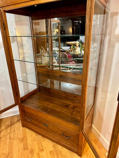 Art Nouveau showcase