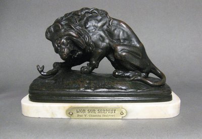 Bronze Skulptur Löwe Mit Schlange Von Victor Chemin.