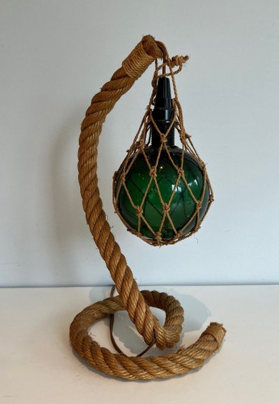 Lampada con corda e sfera di vetro. Opera francese di Adrien Audoux e Frida Minet. Intorno al 1950
