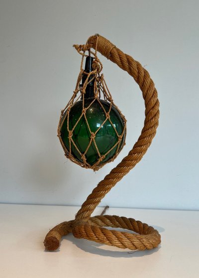 Lampada con corda e sfera di vetro. Opera francese di Adrien Audoux e Frida Minet. Intorno al 1950