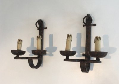Coppia di applique in ferro battuto. Opera francese. Circa 1950