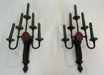 Grande coppia di lampade da parete in ferro battuto a 5 bracci in stile gotico