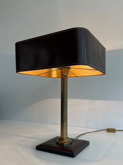 Lampe De Bureau En Cuir Marron Et Laiton. French work in the style of Jacques Adnet