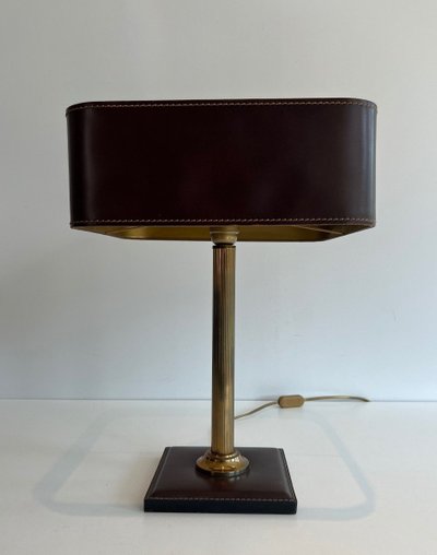 Lampe De Bureau En Cuir Marron Et Laiton. French work in the style of Jacques Adnet