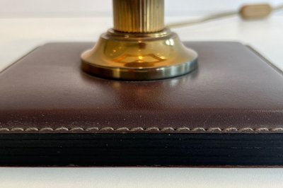 Lampe De Bureau En Cuir Marron Et Laiton. French work in the style of Jacques Adnet