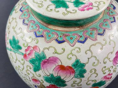 Ingwer-Topf aus China Porzellan XIX Blumen-Dekor mit Schmetterlingen