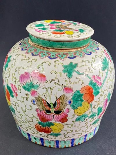 Ingwer-Topf aus China Porzellan XIX Blumen-Dekor mit Schmetterlingen