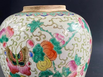 Ingwer-Topf aus China Porzellan XIX Blumen-Dekor mit Schmetterlingen