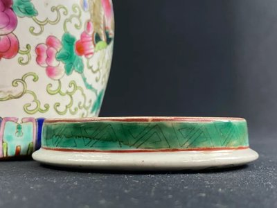 Ingwer-Topf aus China Porzellan XIX Blumen-Dekor mit Schmetterlingen