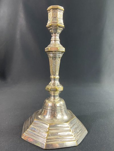 XVIII. Regency Fackel Kerzenhalter aus versilberter Bronze mit ziseliertem Blumendekor