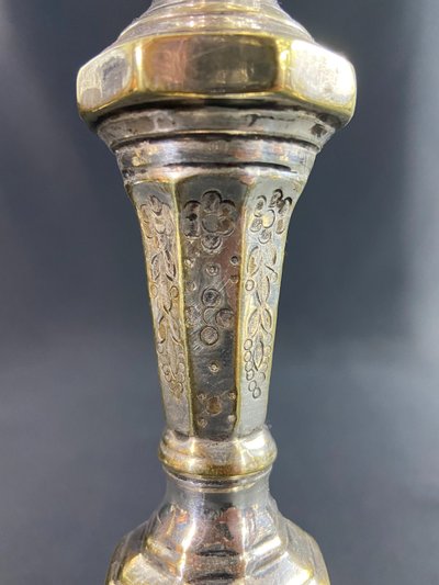 XVIII. Regency Fackel Kerzenhalter aus versilberter Bronze mit ziseliertem Blumendekor