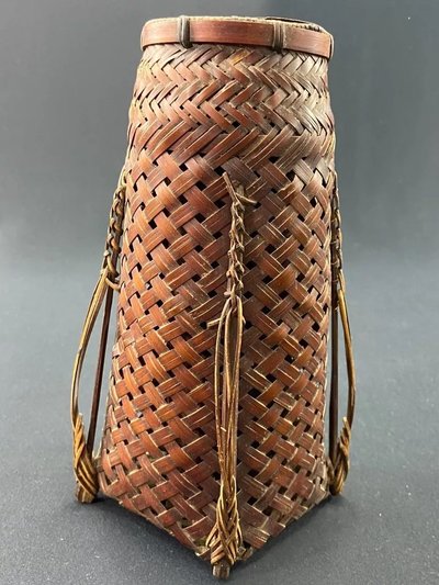 Vaso Hanakago in bambù intrecciato per Ikebana Giappone fine XIX secolo