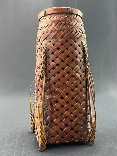 Vaso Hanakago in bambù intrecciato per Ikebana Giappone fine XIX secolo