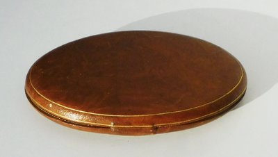 Bellissimo kit da cucito in argento massiccio in stile Art Nouveau. Contiene un paio di forbici da ricamo.