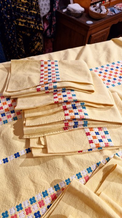 50s tablecloth and napkins