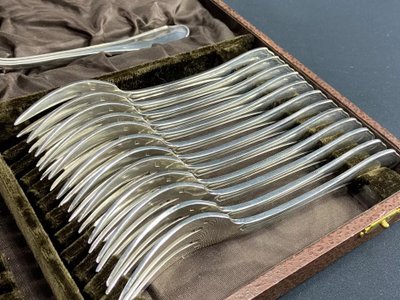 Servizio di pesce Luigi XV Ravinet d'Enfert in argento con filetto di violino
