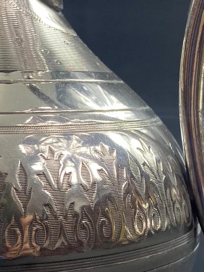 Caffettiera in argento del XIX secolo con ricca decorazione guilloché di Napoleone III