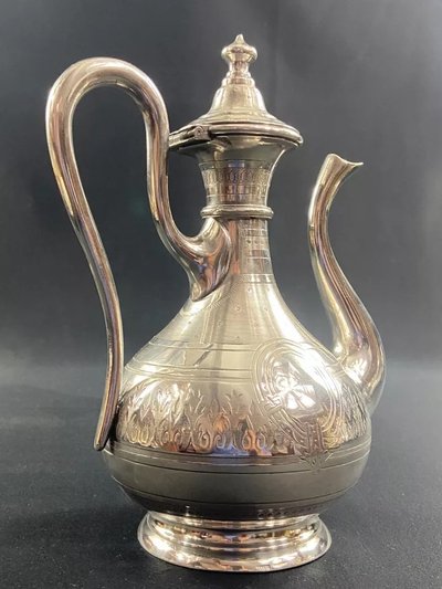 Caffettiera in argento del XIX secolo con ricca decorazione guilloché di Napoleone III