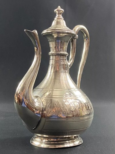 Caffettiera in argento del XIX secolo con ricca decorazione guilloché di Napoleone III