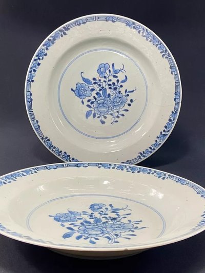 Pair of 18th century Compagnie des Indes Far East porcelain plates China