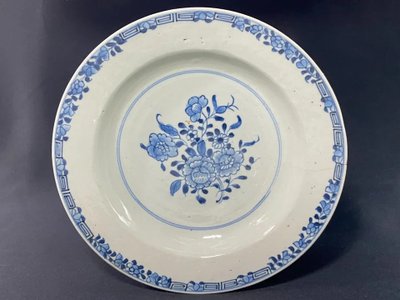Pair of 18th century Compagnie des Indes Far East porcelain plates China