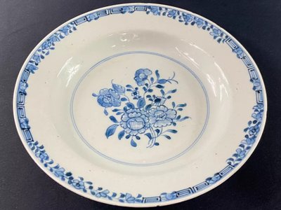 Pair of 18th century Compagnie des Indes Far East porcelain plates China