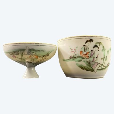 19th century Chinese porcelain covered bowl with ideograms