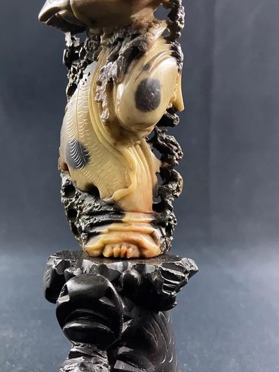 Soggetto intagliato in Pierre de Lard con figura Cina Estremo Oriente