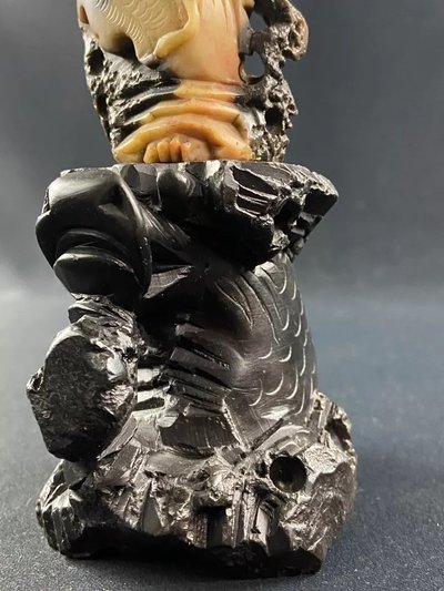 Soggetto intagliato in Pierre de Lard con figura Cina Estremo Oriente