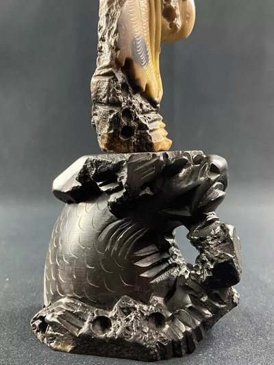 Soggetto intagliato in Pierre de Lard con figura Cina Estremo Oriente
