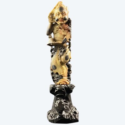 Soggetto intagliato in Pierre de Lard con figura Cina Estremo Oriente