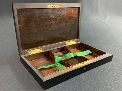 Scatola da gioco in palissandro laccato nero e ottone intarsiato Napoleone III