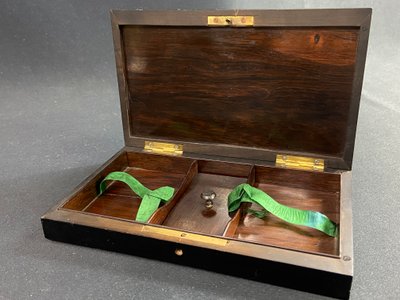 Scatola da gioco in palissandro laccato nero e ottone intarsiato Napoleone III