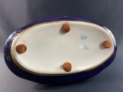 Boite à bijoux bonbonnière ovale porcelaine Paris Sèvres décor floral Régence