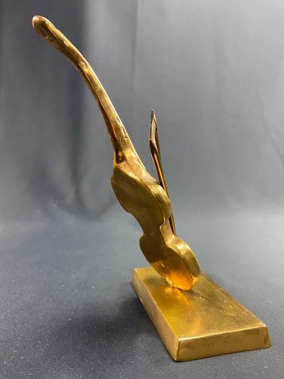 Geschnitztes Subjekt mit Violoncello Violine in Bronze signiert Yves Lohé