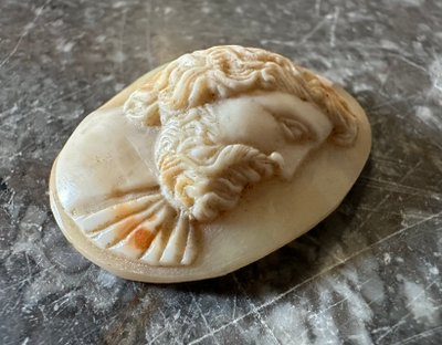 Antike Kamee aus Muschelschalen