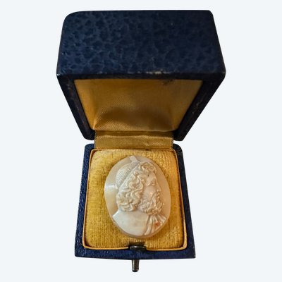 Antike Kamee aus Muschelschalen