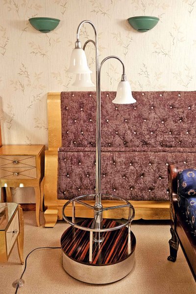 Luminaire Forming Pedestal Table, Italian Design 1960