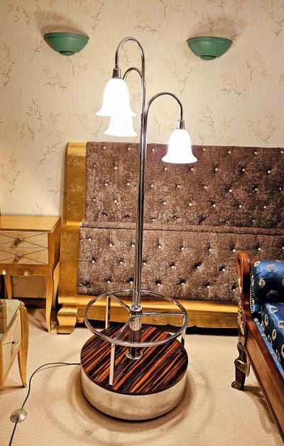 Luminaire Forming Pedestal Table, Italian Design 1960